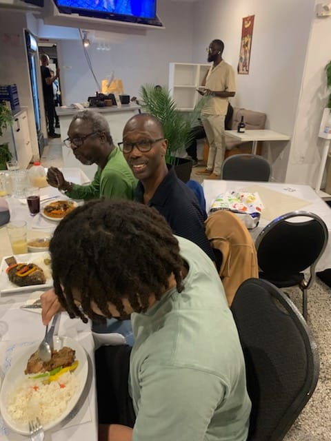Ambiance conviviale chez Khady - Cuisine d'Afrique de l'Ouest à Montréal